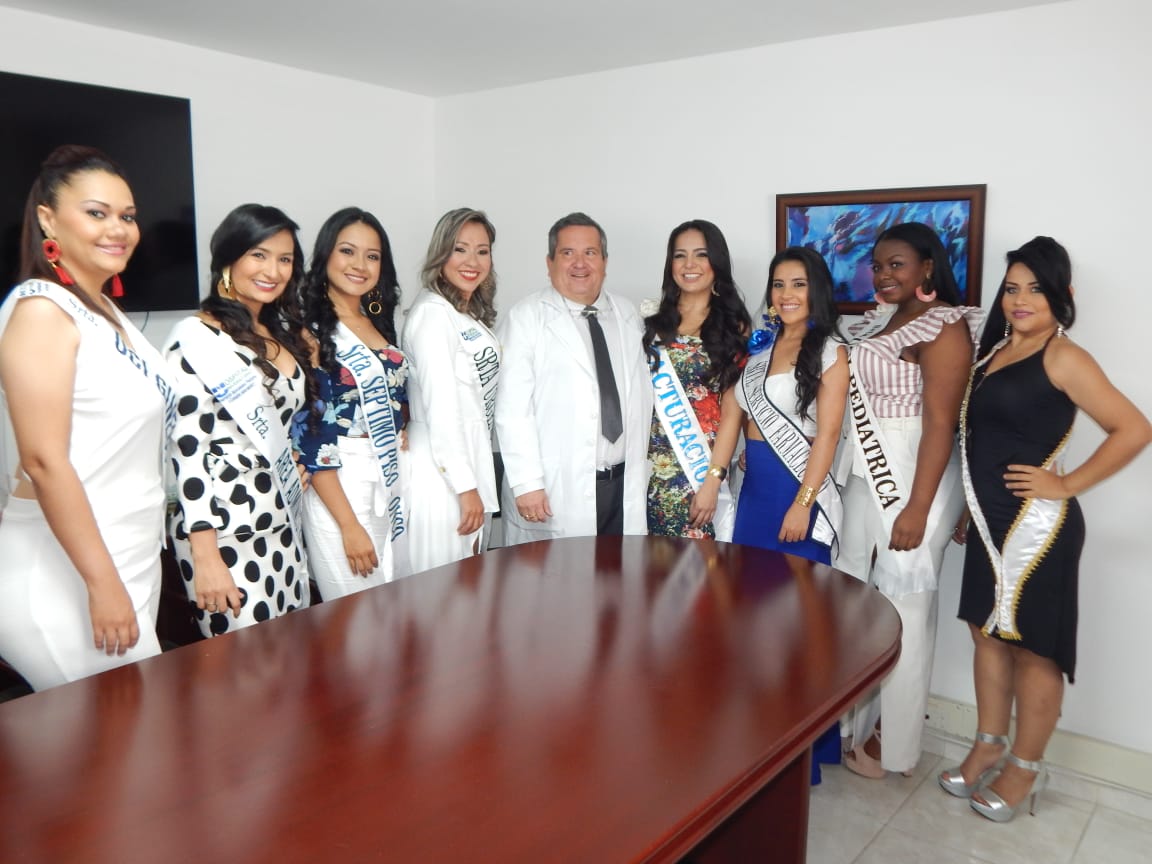 El gerente del Hospital Universitario de Neiva, Jesús Antonio Castro y las candidatas María Camila Peña Rodríguez, representante de UCI Pediátrica; Vivian Arango Ayala, representante de UCI Gineco –obstetra; Anne Julieth Méndez Guzmán, representante de Urgencia; Loren Tatiana Díaz Quimbaya, representante de Facturación; Jennier Andrea Sanabria Conde, representante de Administración; Cindy Lorena Ordñez Chaux, representante de Servicio farmacéutico; Katalina Arévalo Fierro, representante de Hospitalización Oncología y Flor Anyela Gaitán Díaz, representante de Hospitalización Ginecología.